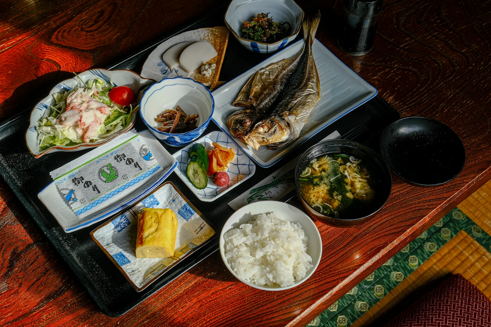 朝餉｜炭火のひものと和定食