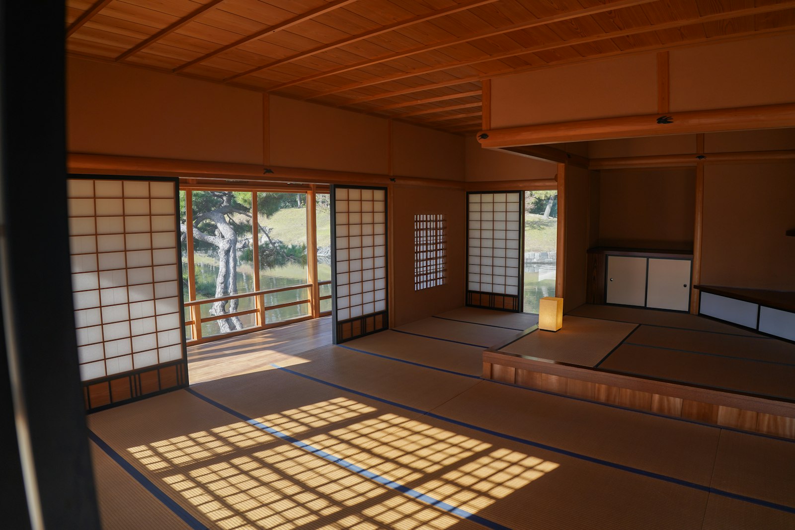 朝日の間「あさぎ」（1枚目）