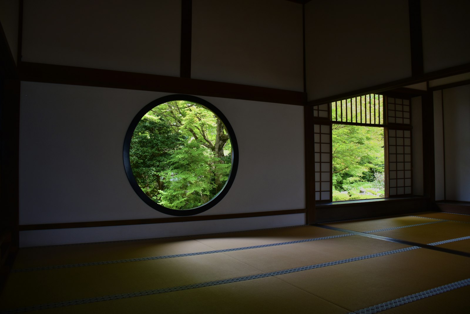 丸窓の間「まどか」（1枚目）